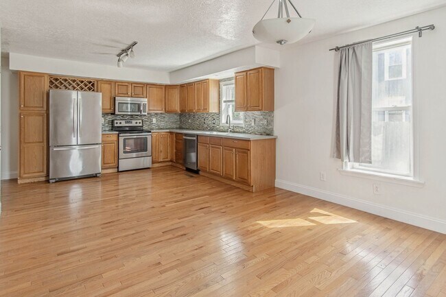 Foto del edificio - Charming 3Bed/2Bath Home Minutes from Fort Drum | Pet Friendly | Garage + Spacious Yard