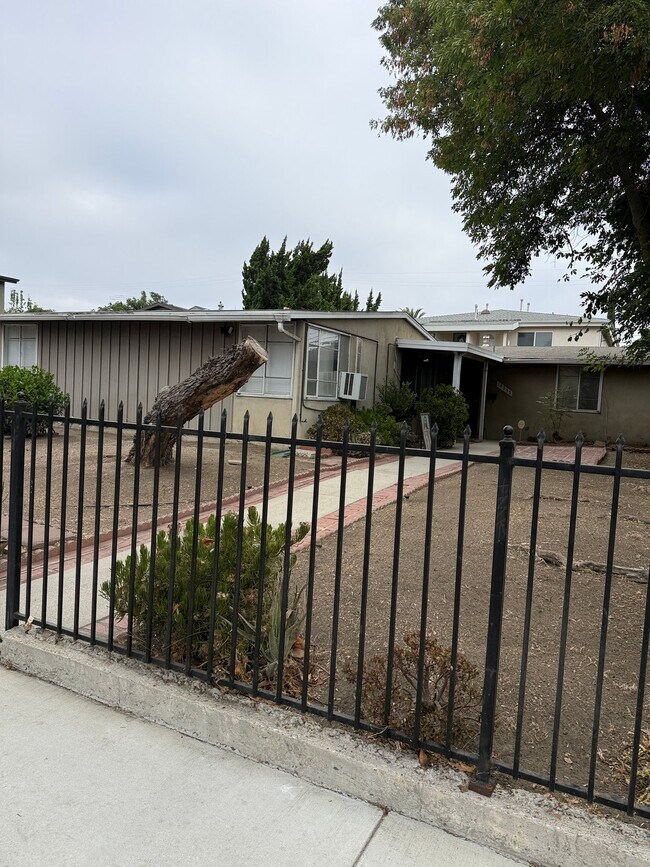 Foto del edificio - 14259 Roscoe Blvd