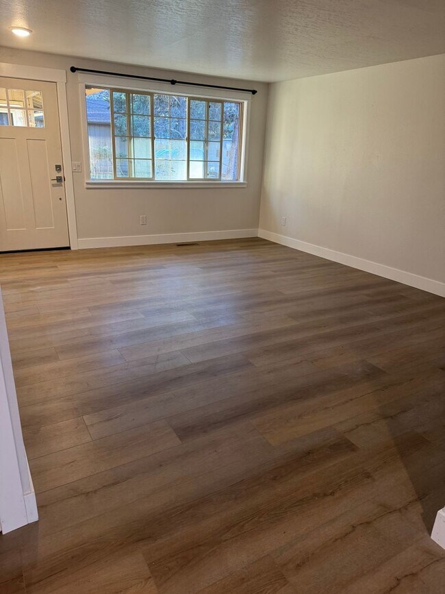 Foto del edificio - Updated Duplex in SE Bend