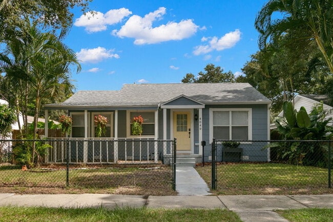 FULLY FENCED Home For Rent in St Petersburg! - FULLY FENCED Home For Rent in St Petersburg!