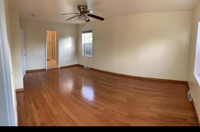 Building Photo - 7 Weigand Ln