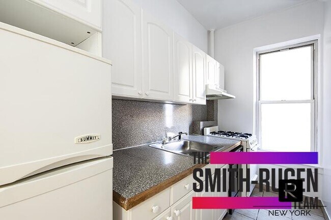 Building Photo - 27 East 94th Street