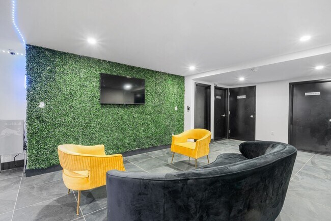 Foto del edificio - Hughes BH LLC (2507)