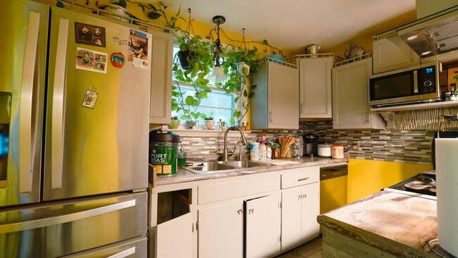 Building Photo - 115 E Due W Ave