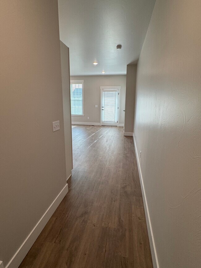 Foto del edificio - 6123 Elysian Rd