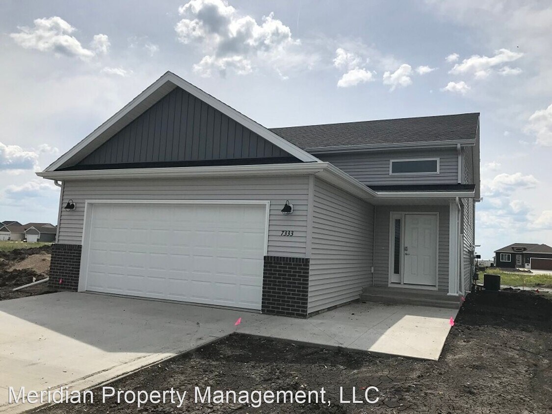 4 br, 2 bath House 7333 18th St S House Rental in Fargo, ND