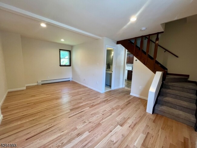 Building Photo - 72 Woodside Ave
