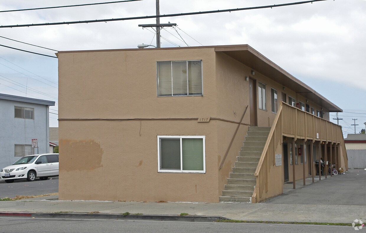 Primary Photo - 1717 Market Ave