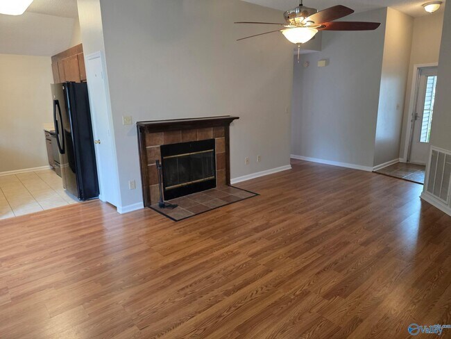 Foto del edificio - 218 Cypress Creek Dr