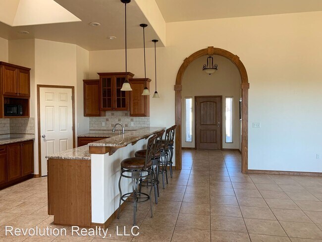 Foto del edificio - 3 br, 2 bath House - 4548 Miramar Arc