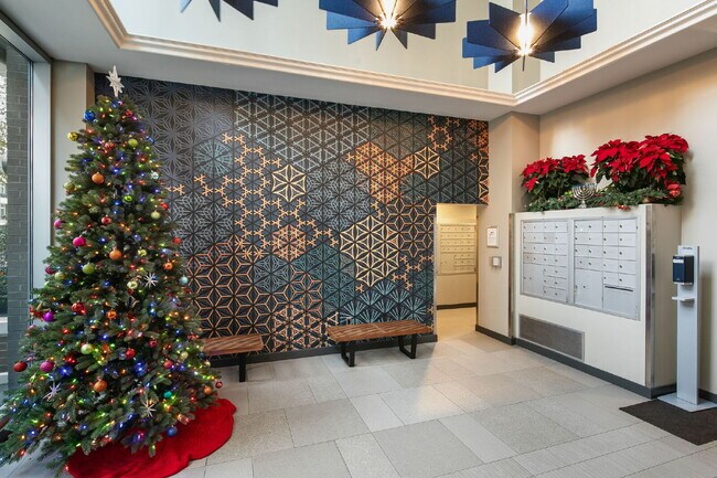 Foto del edificio - Welcome to your dream condo at La Vita Building, located in the vibrant heart of Little Italy, Sa...