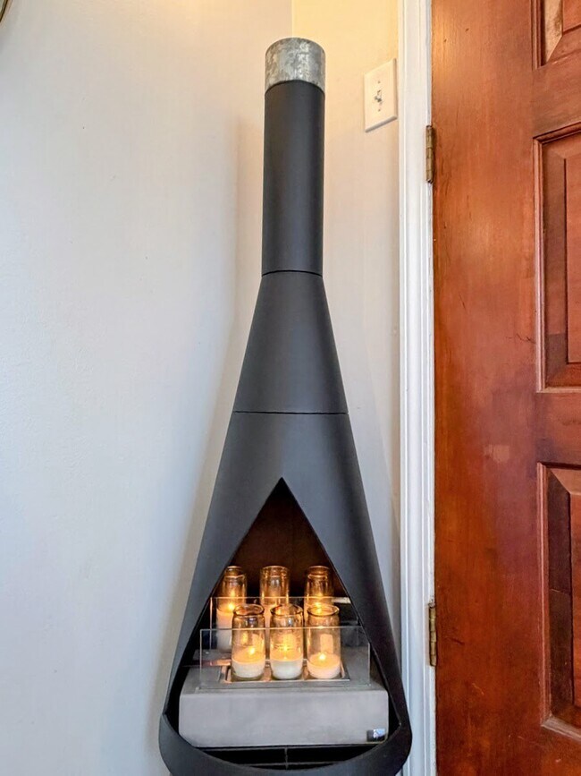 Foto del edificio - 3004 E 18th St