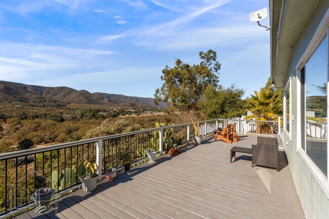 Building Photo - 55+ Senior Community~ 2 bed/2 bath with Am...