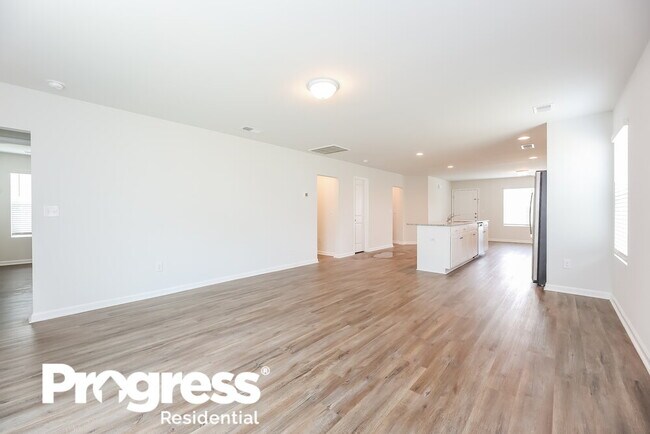 Building Photo - 476 Thomas Aly