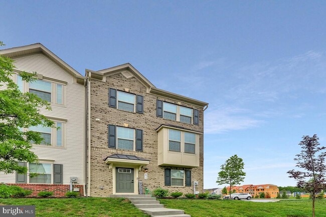 Building Photo - 8010 Robinson Mnr Rd