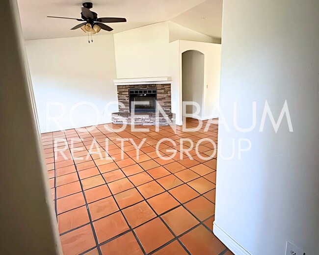 Foto del edificio - Beautiful 4-bedrooms, 2-baths home in Pres...