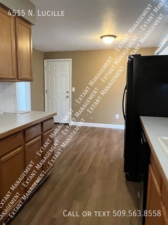Building Photo - 5BD/2.5 BA WITH LARGE FENCED YARD, NICE QU...