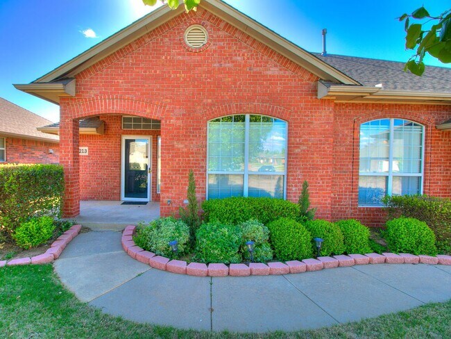 Foto del edificio - Beautiful Home With Lake View - 3 Bed + 2 Bath