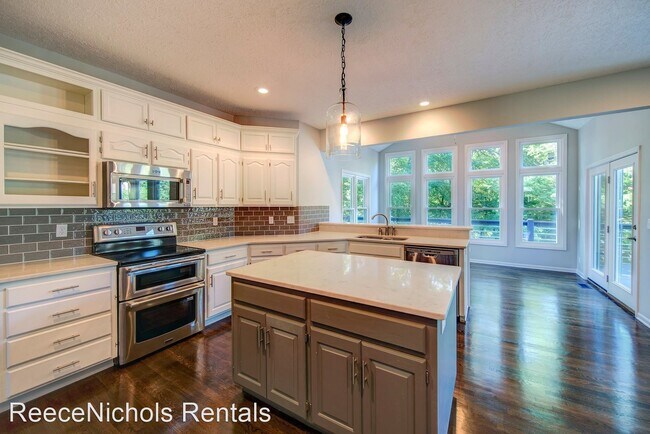 Building Photo - 4 br, 3.5 bath House - 5809 W. 155th street