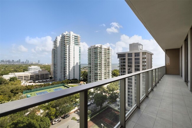 Foto del edificio - 2678 Tigertail Ave