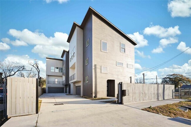 Building Photo - 4311 Oats St