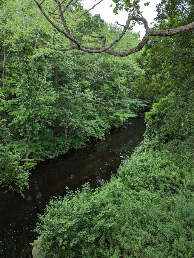 Foto del edificio - 44 Boston Post Rd