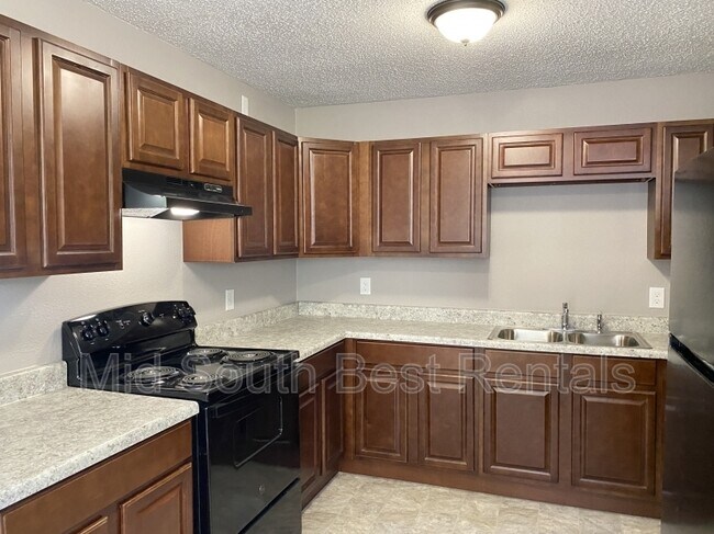 Foto del edificio - 7107 Redwood Dr