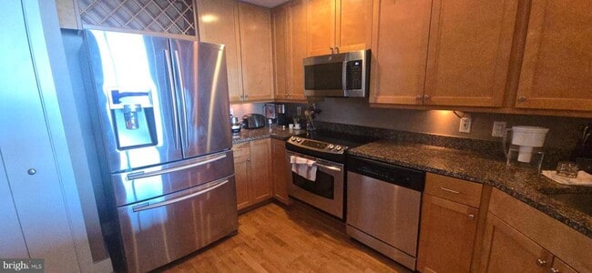 Foto del edificio - 717 S Christopher Columbus Blvd