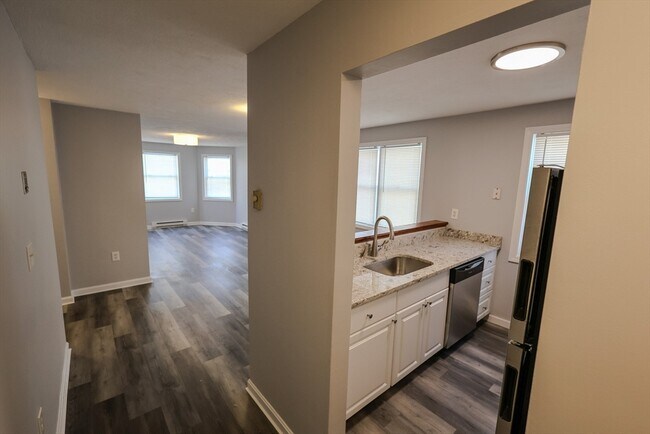 Building Photo - 28 Mora St