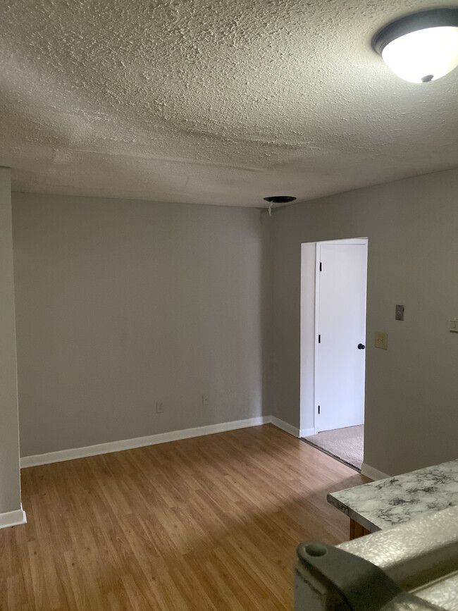 Living - 188 N East St