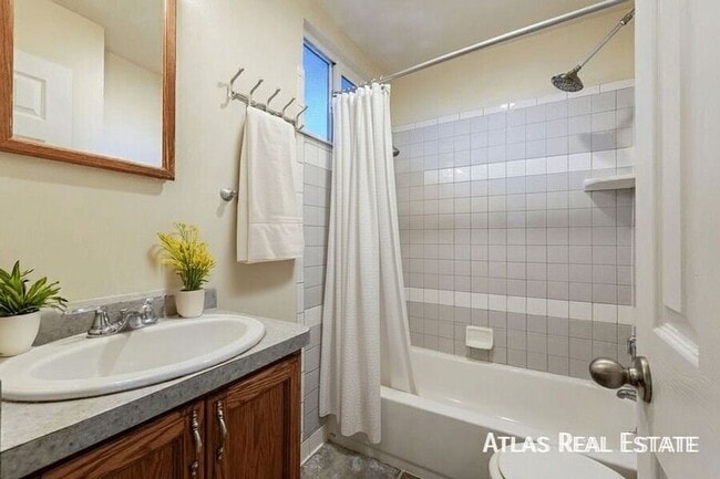 Foto del edificio - 1914 E Monument St