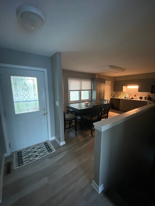 Foto del edificio - 805 Marshall Ct N