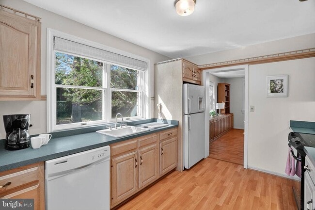 Foto del edificio - 616 Mcmagan Dr