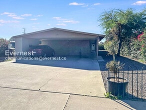 Building Photo - 825 E 5th St