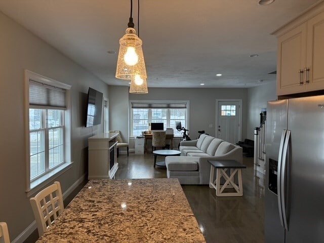 Building Photo - 176 Main St