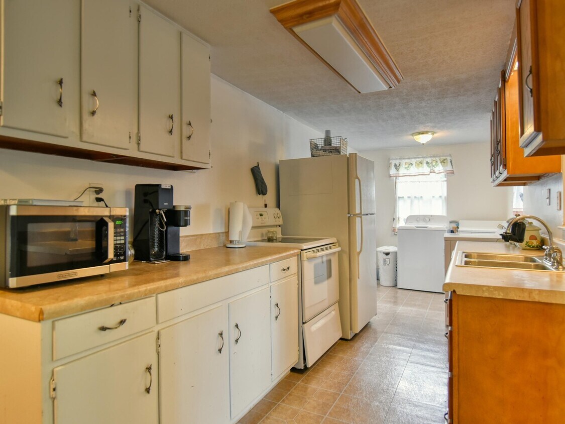 Cocina - 1303 Chestnut St