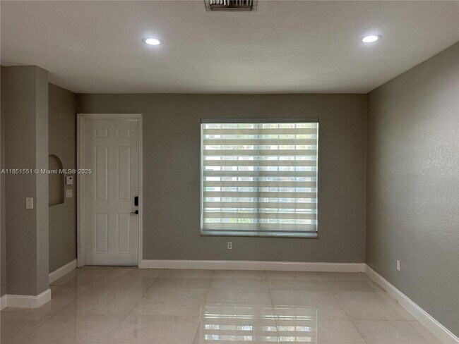 Foto del edificio - 18716 SW 27th Ct