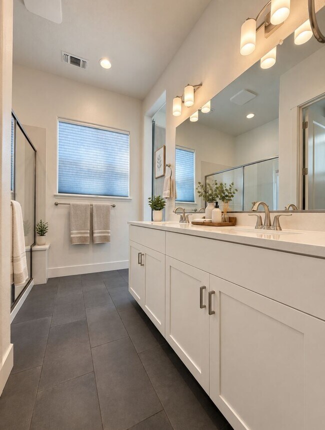 Building Photo - 2425 Waterside Dr