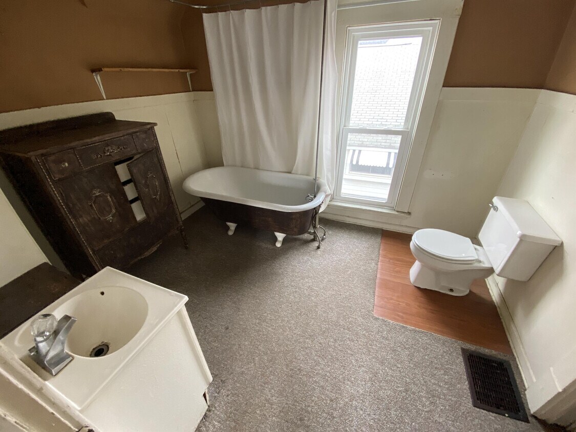 1510 Godfrey Ave SW, Wyoming, MI 49509 Townhome Rentals in Wyoming MI