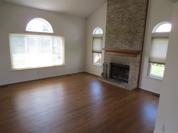 Building Photo - 898 Mountainside Dr