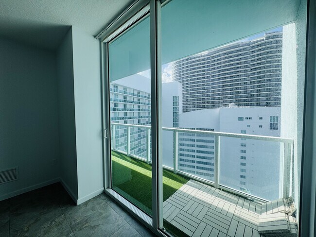 Foto del edificio - 1900 N Bayshore Dr