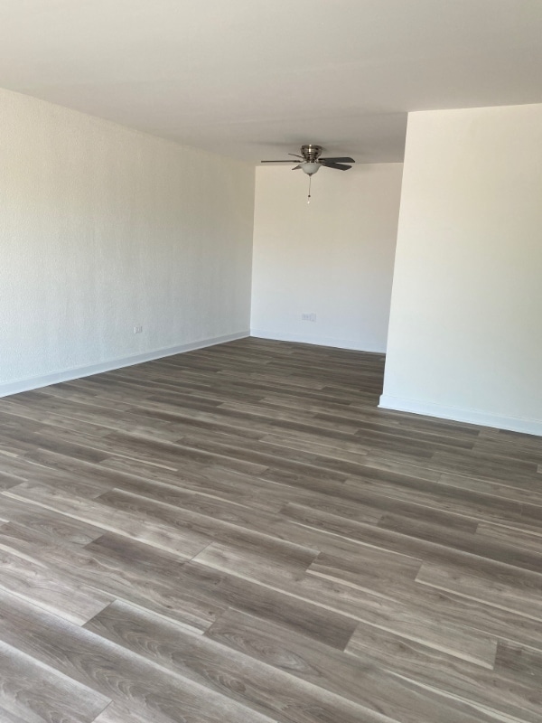 Building Photo - 520 Des Plaines