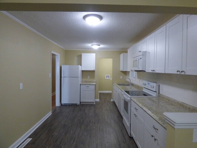 Building Photo - 901 Barn St