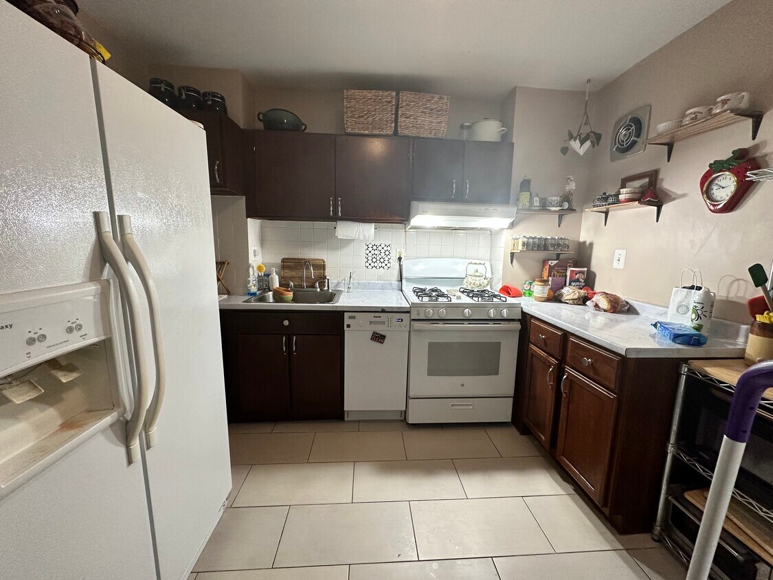 Primary Photo - 1349 Riggs St NW