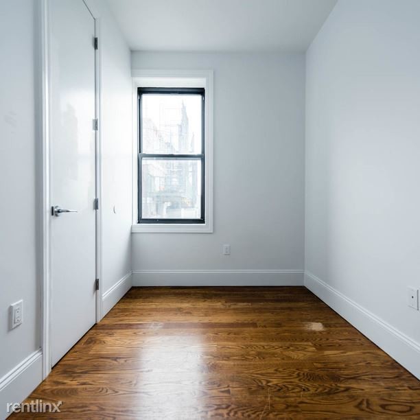 Foto del edificio - 1635 Putnam Ave