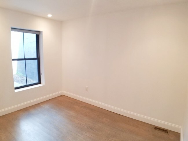 Building Photo - 849 Greene Ave