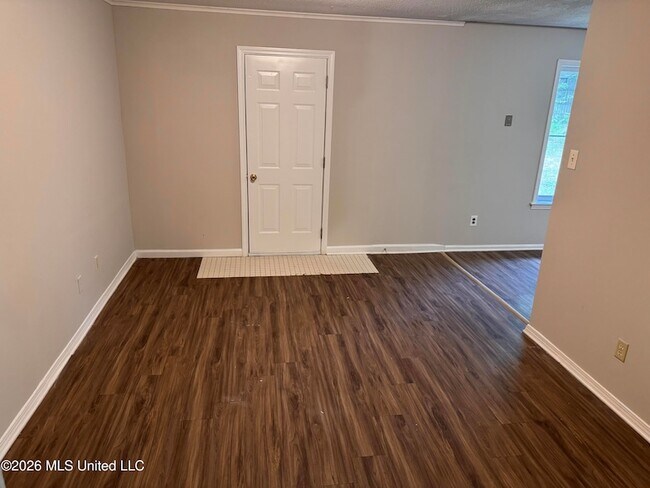 Foto del edificio - 6475 Forest Glen Dr