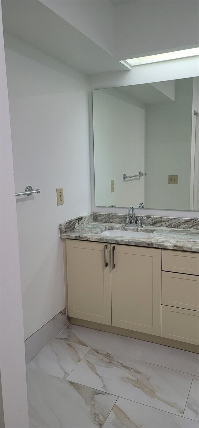 Foto del edificio - 10790 NW 14th St