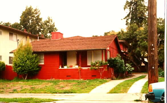 Building Photo - 2133 Clinton Ave