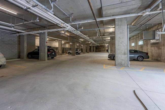 Photo du bâtiment - 901-907 7 St N